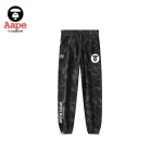 AAPE NOW褲管字母印花｜迷彩長褲｜黑灰-正面