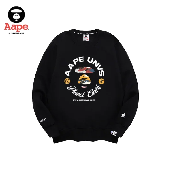 AAPE UNVS 迷彩猿人字母印花圓領衛衣 : 大學T｜經典黑色-正面