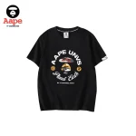AAPE UNVS環繞字母紅黃迷彩猿人短袖T恤｜黑色-正面