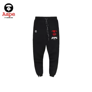 AAPE紅黑迷彩猿人LOGO｜束口長褲｜黑色-正面