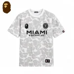 BAPE x Miami 聯名短袖T恤｜93號隊標印花｜灰白-正面