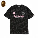 BAPE x Miami 聯名短袖T恤｜93號隊標印花｜黑色-正面